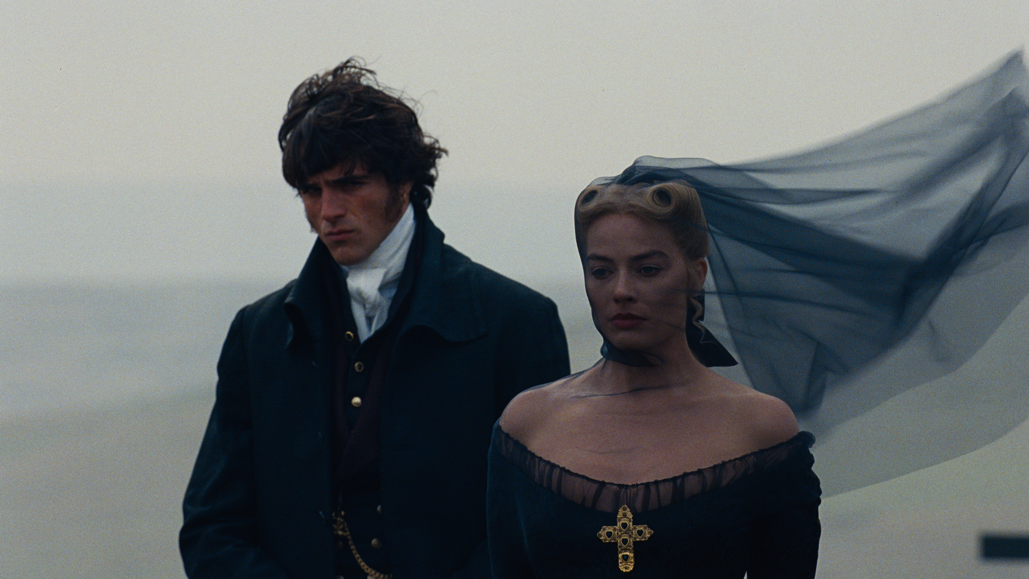 In sala “Cime tempestose”: gotico, passione e polemiche nell’adattamento di Emerald Fennell con Margot Robbie e Jacob Elordi