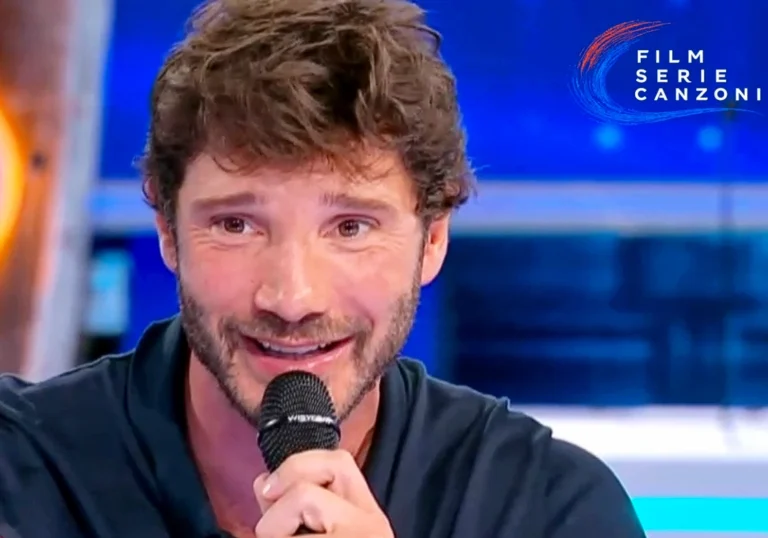 Festival di Sanremo 2027, guida al nuovo regolamento spiegato da Stefano De Martino (video)